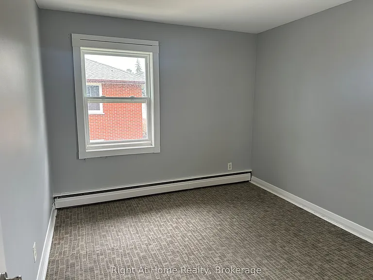 119 Rossland Rd E #4 — Photo 18