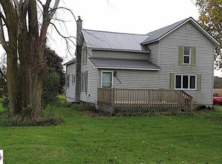4958 E Pleasant Valley Rd, Shepherd, MI 48883