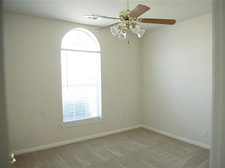 100 Lightfoot Ct — Photo 15