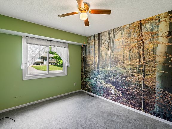 5th image of 409 Hillcrest Dr