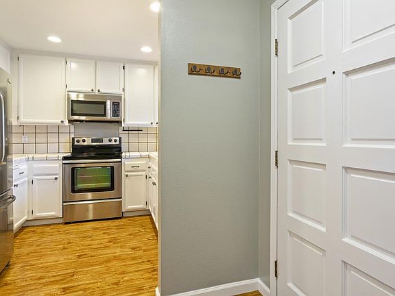 4th image of 965 Hacienda Circle