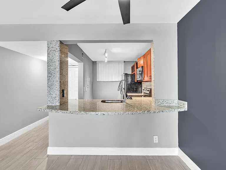 109 Lake Emerald Dr #108 — Photo 4