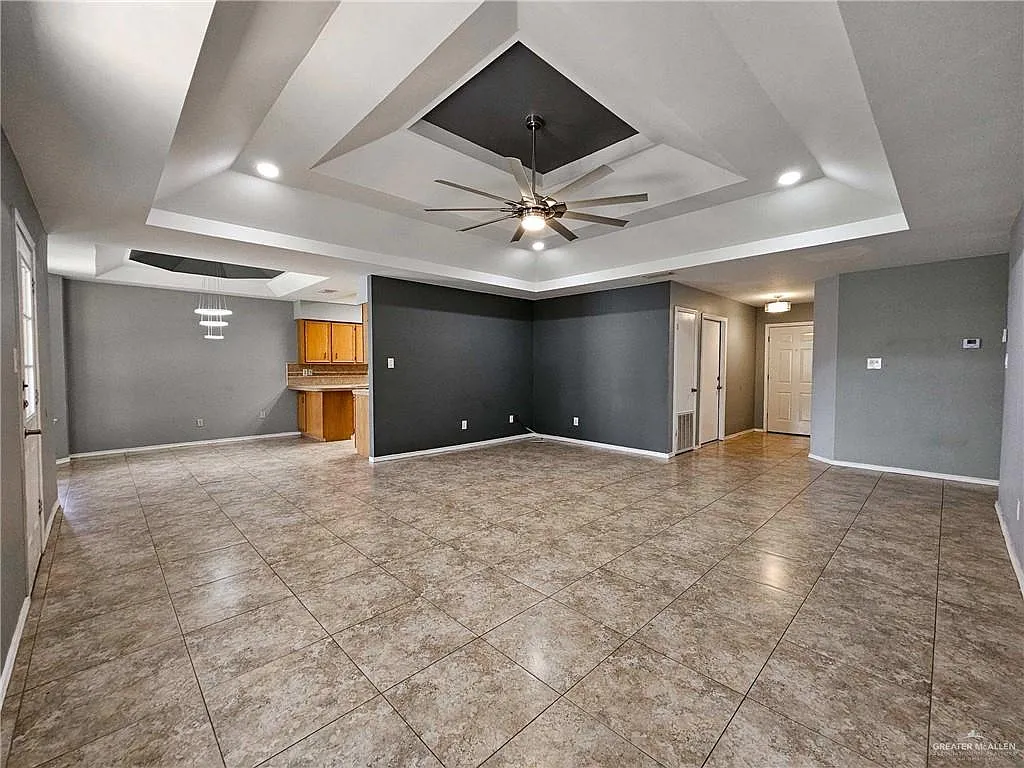 3 bed, 2.0 bath, 1712 sqft, $1,800 — Photo 4