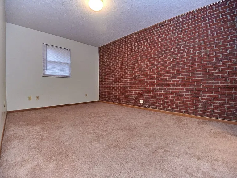 Pineview Apartments — Photo 29