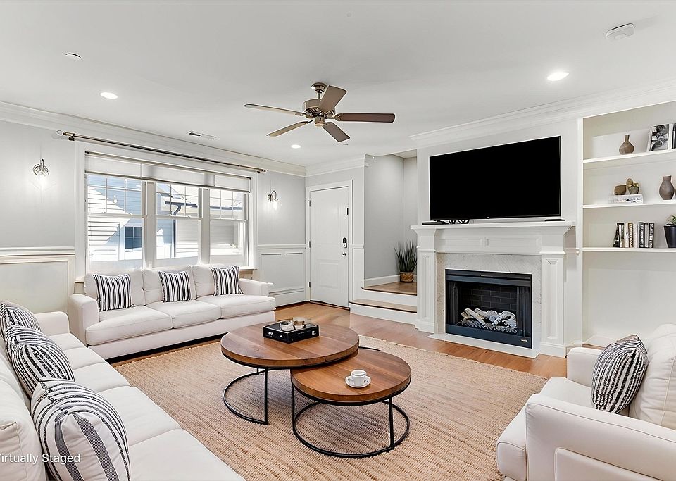 1st image of 22 Hawthorne St #2