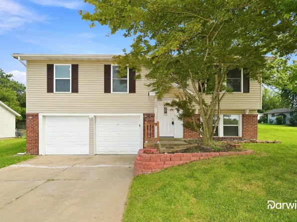 2 Oak Knoll Dr, Saint Peters, MO 63376