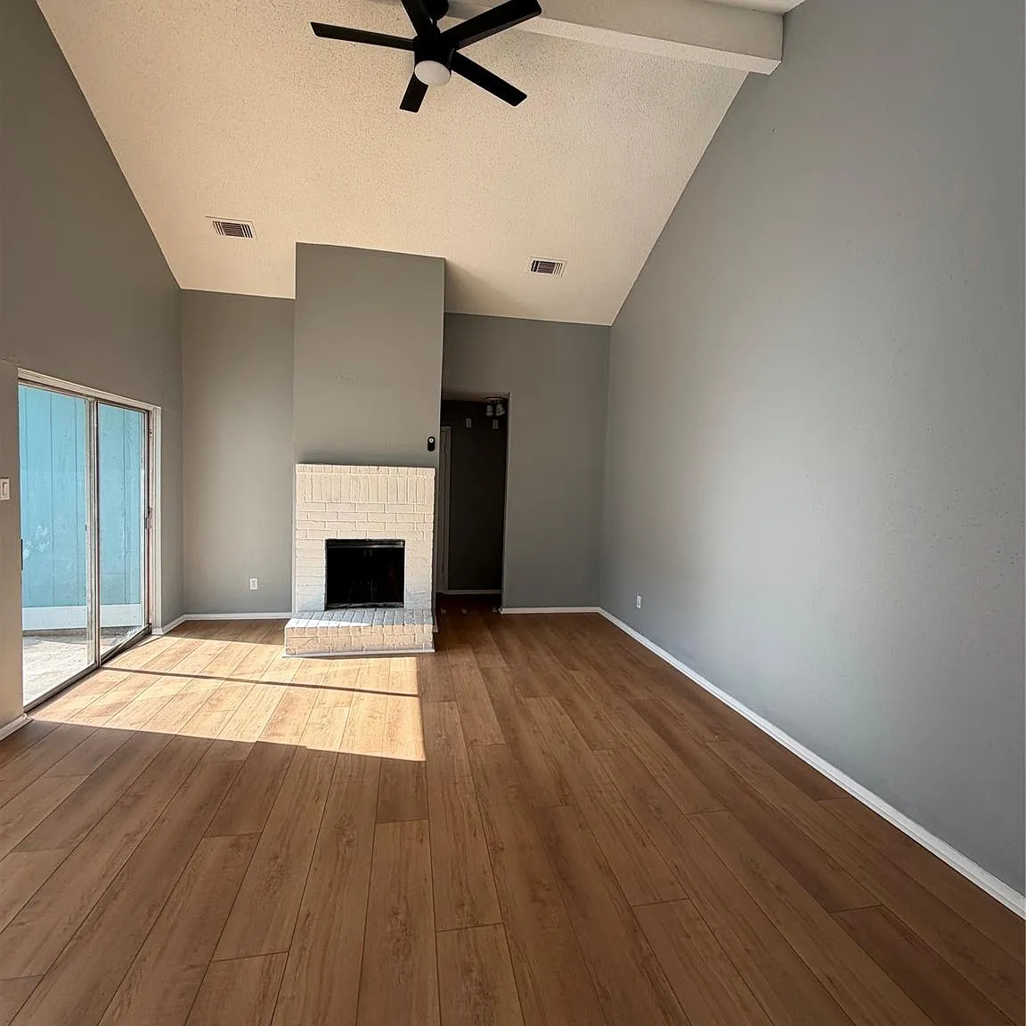 2 bed, 1.0 bath, 968 sqft, $1,600 — Photo 1