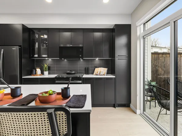 2886 Montrose Ave #9, Abbotsford, BC V2S 0N7