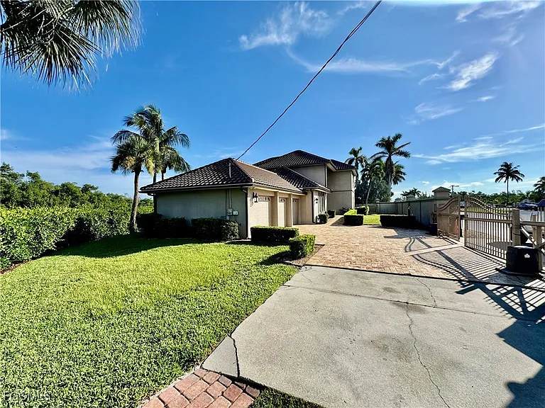 14370 McGregor Blvd — Photo 3