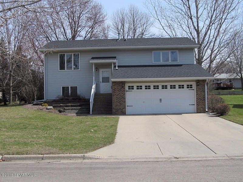 2065 GREENWOOD DR NE