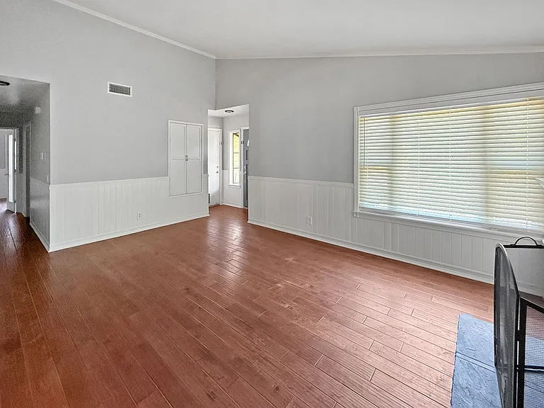 1934 Donahue Dr — Photo 3