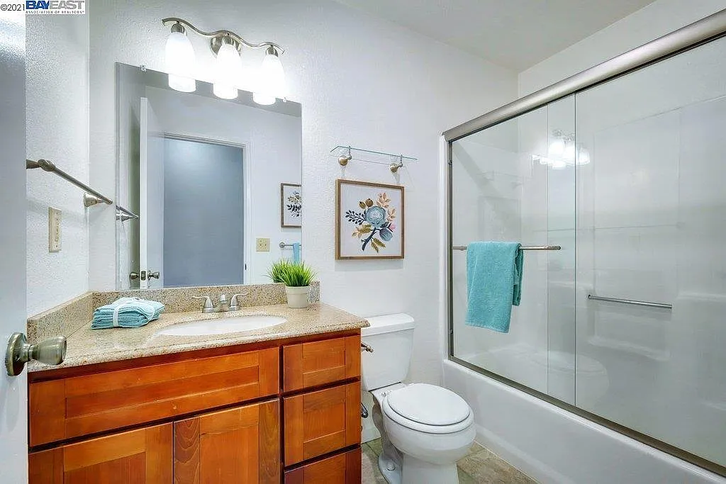 2 bed, 855 sqft, $3,000 — Photo 3