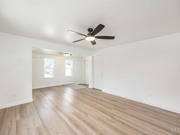 5th image of 229 W Thomas St