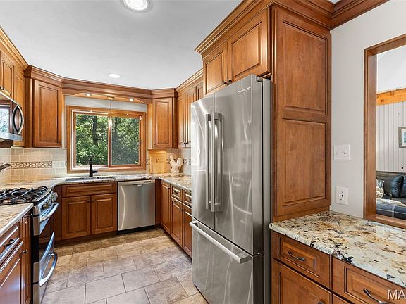 3rd image of 15574 Highcroft Dr