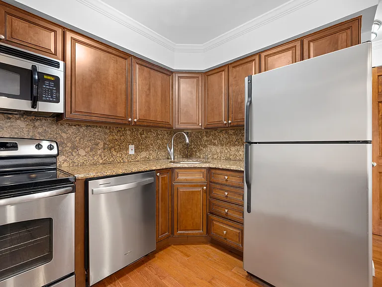 141 Great Neck Rd #2G — Photo 14
