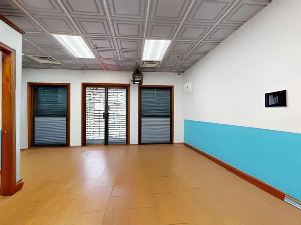 45-44 Vernon Boulevard image 10 of 17