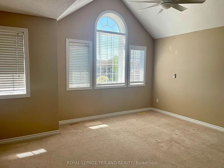 979 Crosscreek Ct — Photo 9
