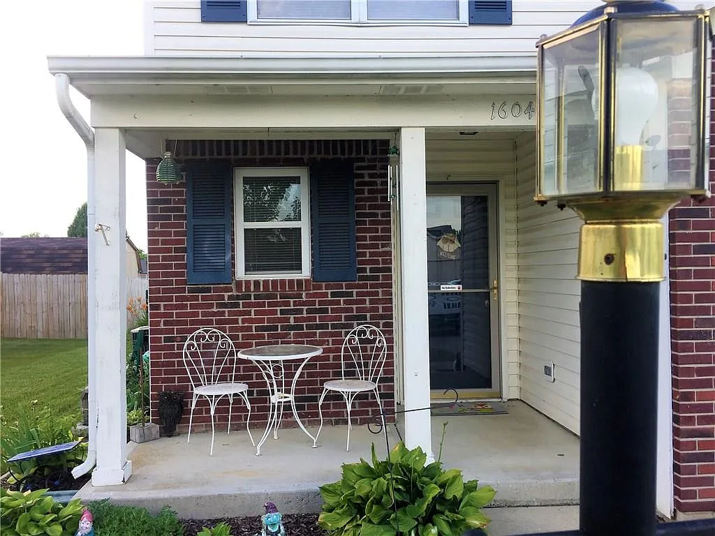 1604 Sweetwater Ln photo 1