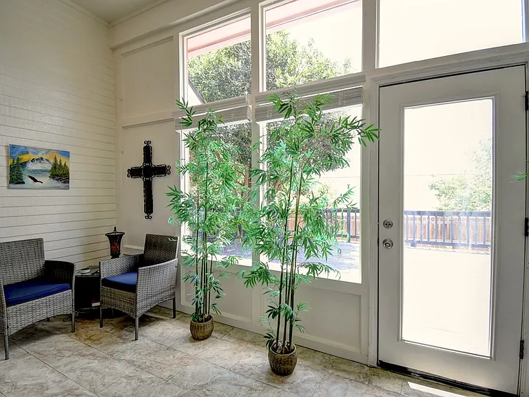 719 Oak Hollow Dr — Photo 32