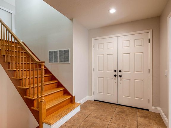 4th image of 939 Castilleja Ct