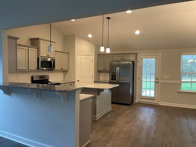 811 Goodale Dr — Photo 8