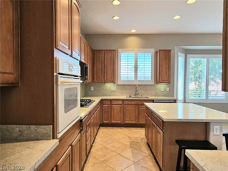 2139 Twin Falls Dr — Photo 18
