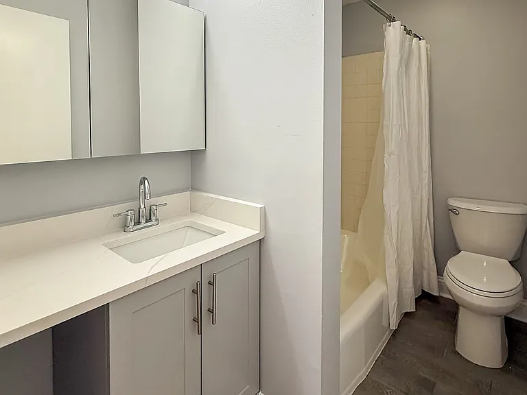 4327 N Kedvale Ave #207 — Photo 3