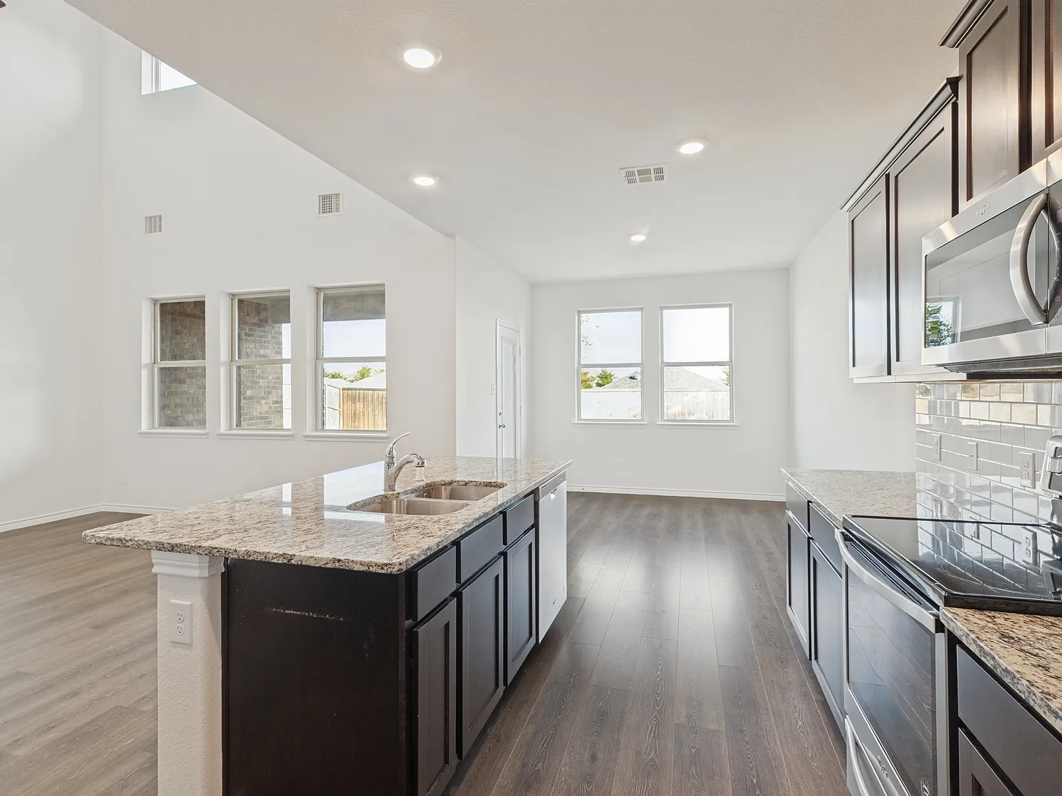 4 bed, 2393 sqft, $2,500 — Photo 4