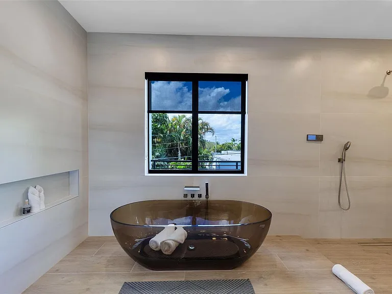 727 NE 17th Way — Photo 66