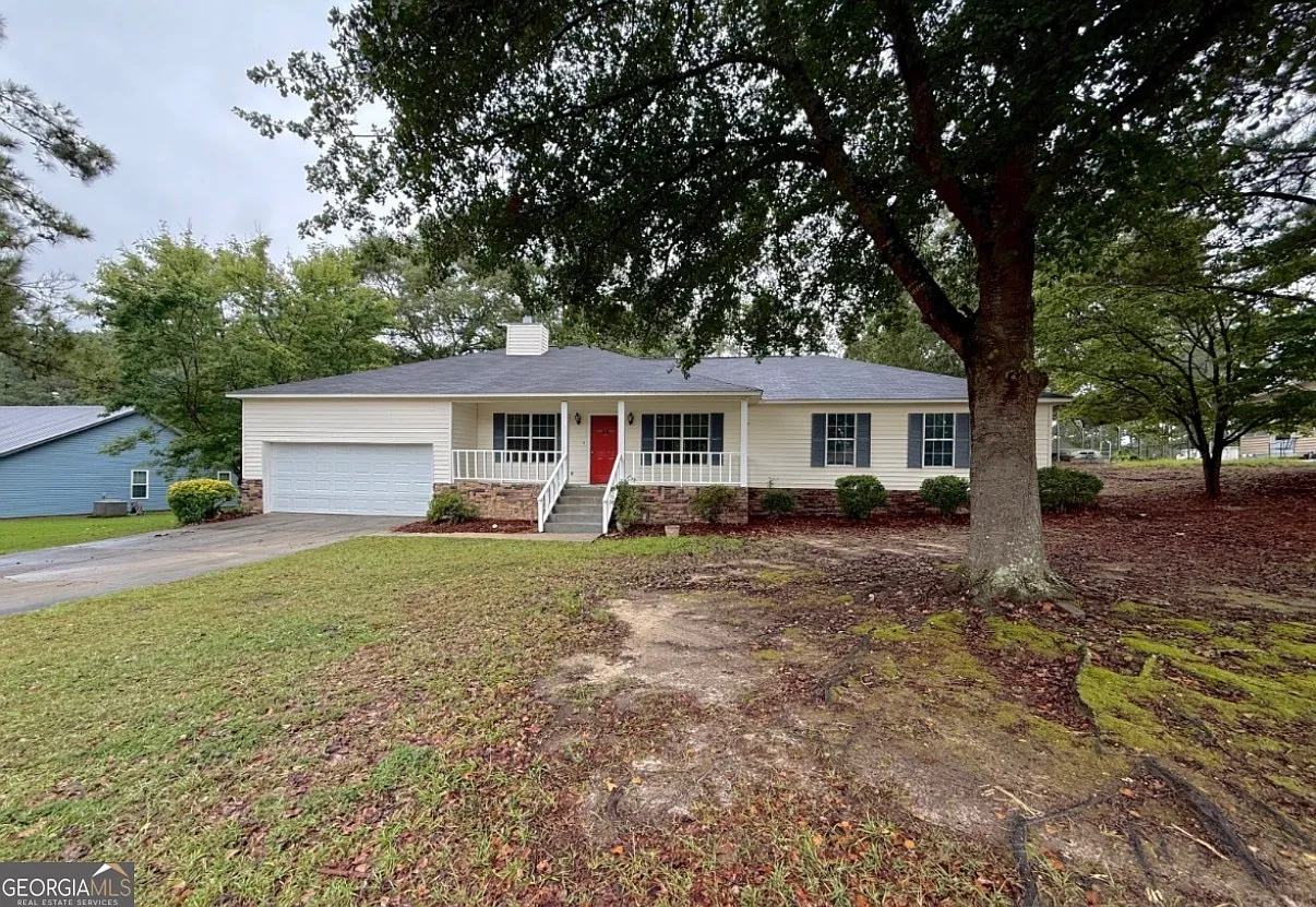 3 bed, 2.0 bath, 2090 sqft, $2,200 — Photo 1