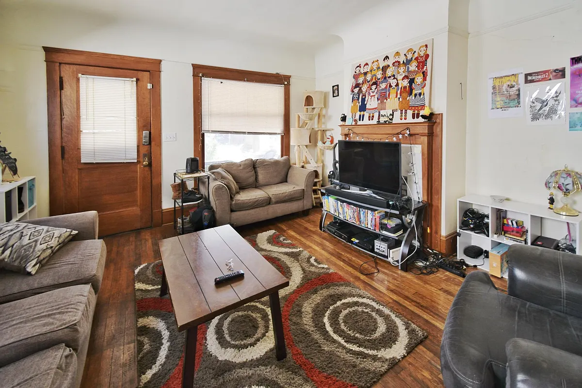 Building Photo - 2282 Grandview Ave