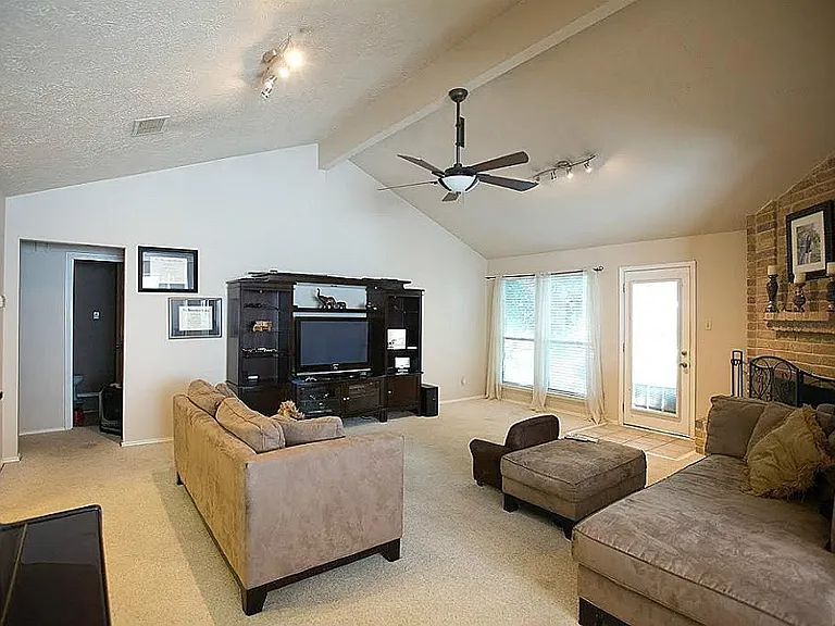 2406 Broken Elm Dr — Photo 9