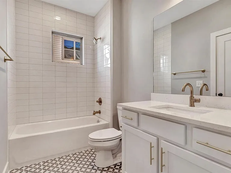 222 Thompson Park Dr #222 — Photo 3