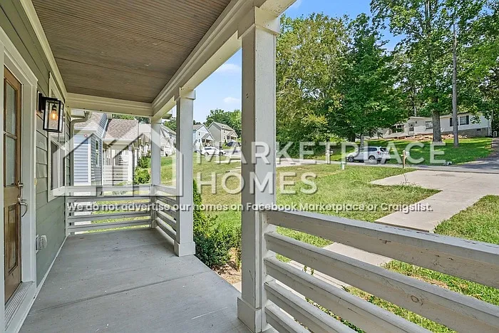 3 bed, 2.5 bath, 1700 sqft, $1,799 — Photo 2