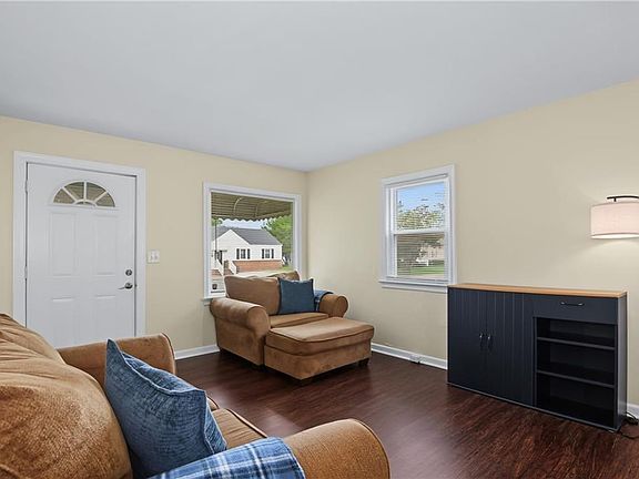 4th image of 3476 Bessie St