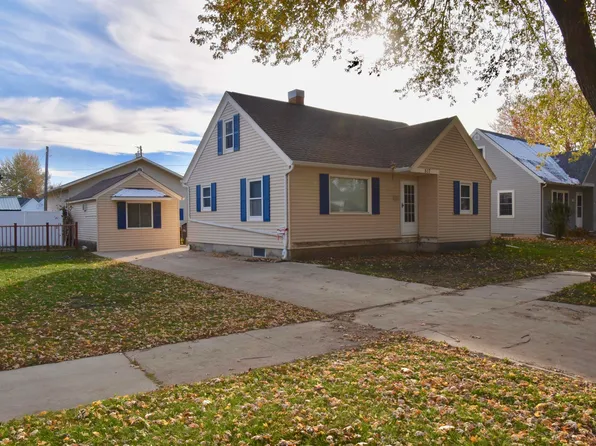 517 4th St, Sibley, IA 51249