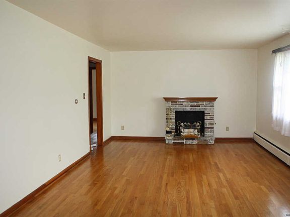 3rd image of 16 Marriner Ave