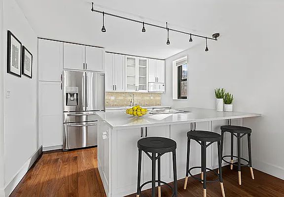3rd image of 700 Washington St APT 3B