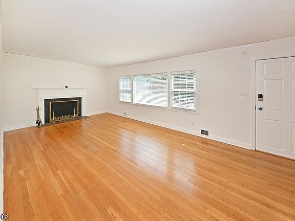 3rd image of 149 Seton Pl