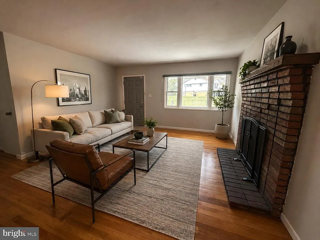 3 bed, 1.0 bath, 962 sqft, $1,450 — Photo 3