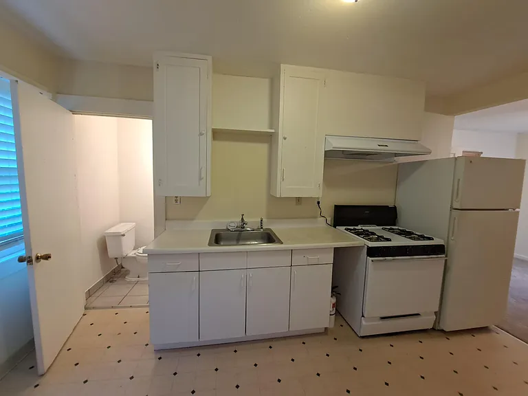 547 N Echo Ave #C — Photo 8