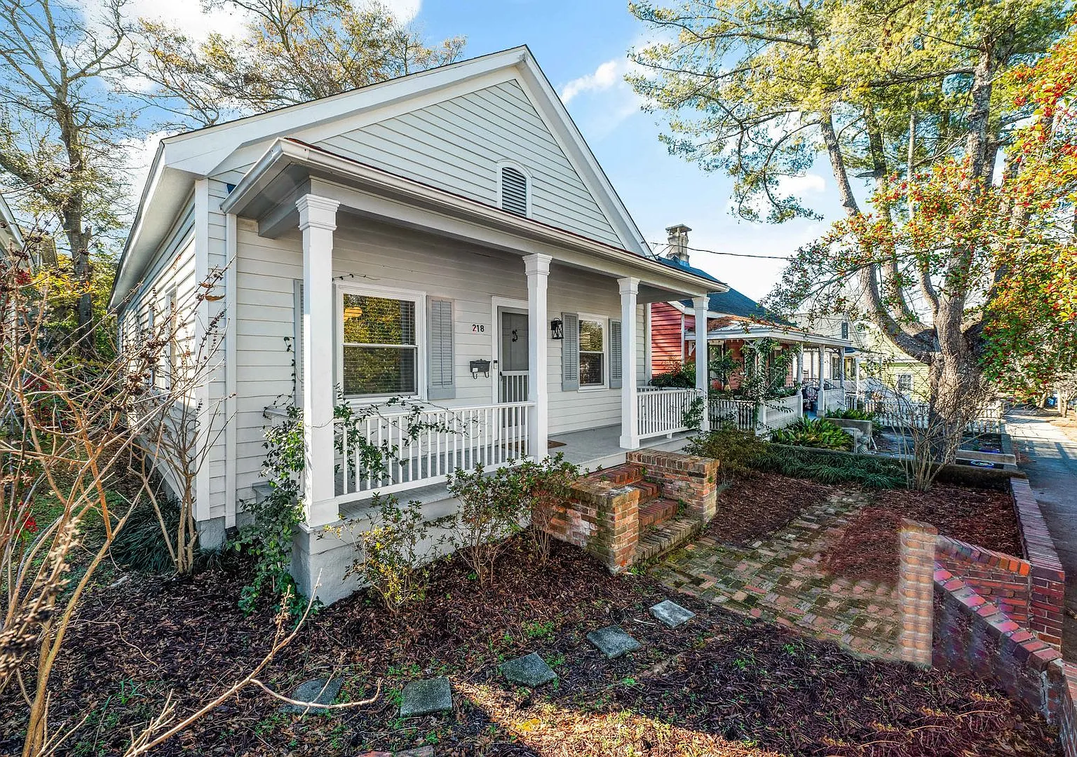 3 Bedroom, 2 Bathroom Cottage In the Heart of Downtown Wilmington — Photo 2