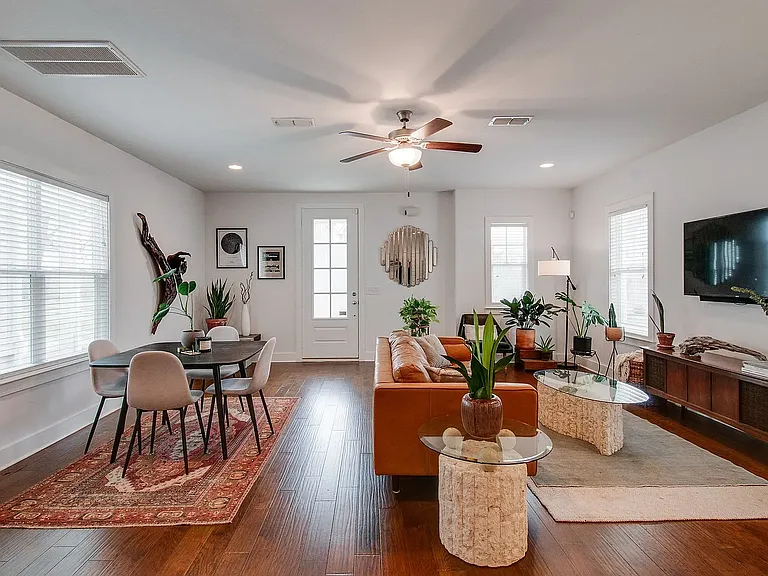 749 Cottage Park Dr — Photo 6