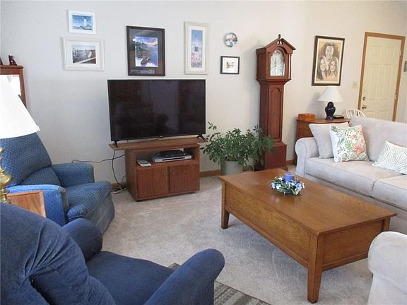 2nd image of 1456 W Deer Cliff Dr