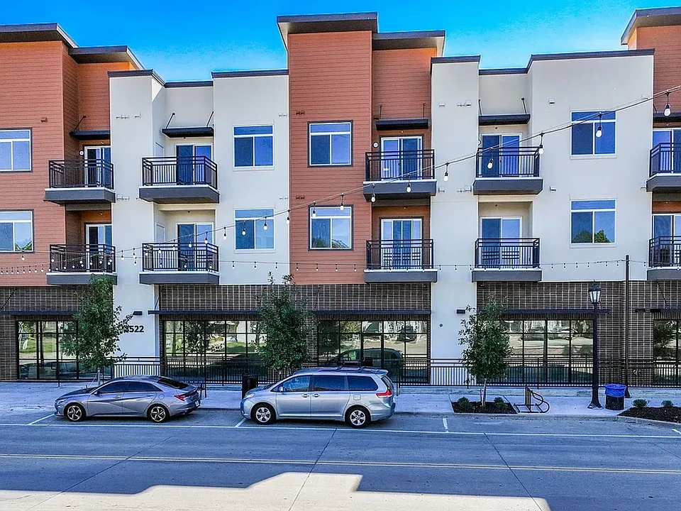 Oasis Vista Apartments | Full Size Washer Dryer| Rent: $1250-$1450! | Ask About Promotions