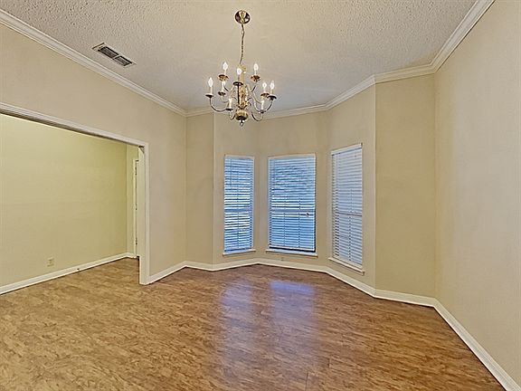 5th image of 6207 Inverrary Dr