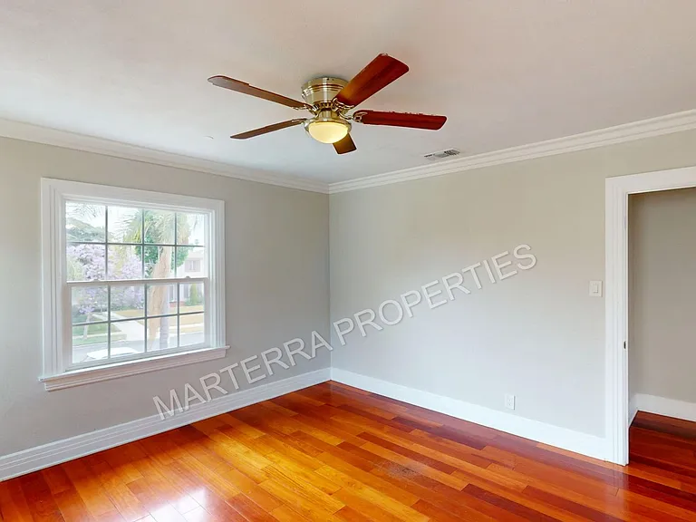 877 S Bronson Ave — Photo 19