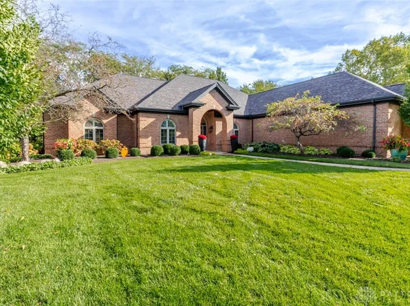 1053 Charter Pl, Dayton, OH 45458