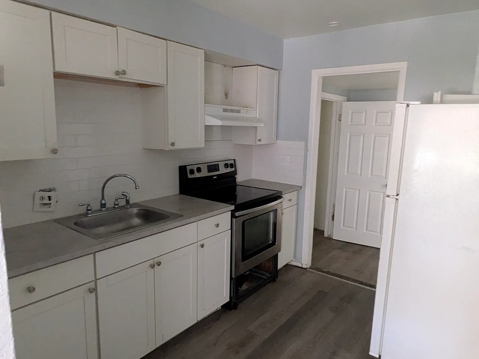 3 bed, 734 sqft, $1,700 — Photo 2