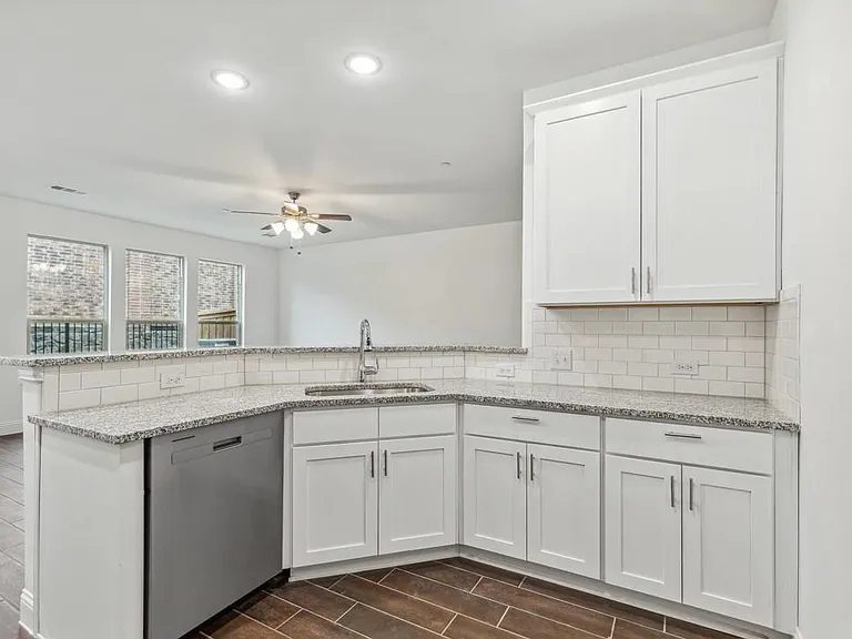 6416 Burbank Way — Photo 2